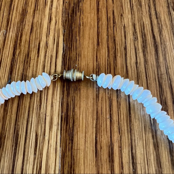 White Shell Beach Necklace Choker - Picture 3 of 3